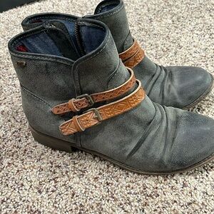 Roxy grey leather booties